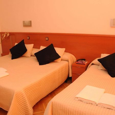 Hostal Luis XV Мадрид Экстерьер фото