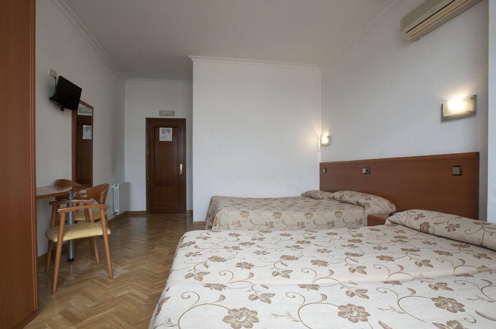 Hostal Luis XV Мадрид Экстерьер фото