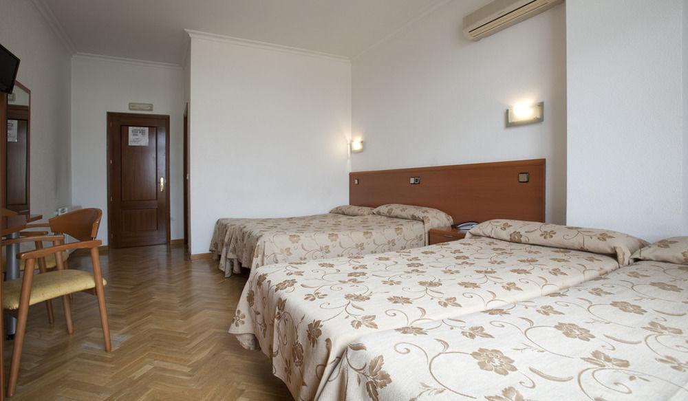 Hostal Luis XV Мадрид Экстерьер фото