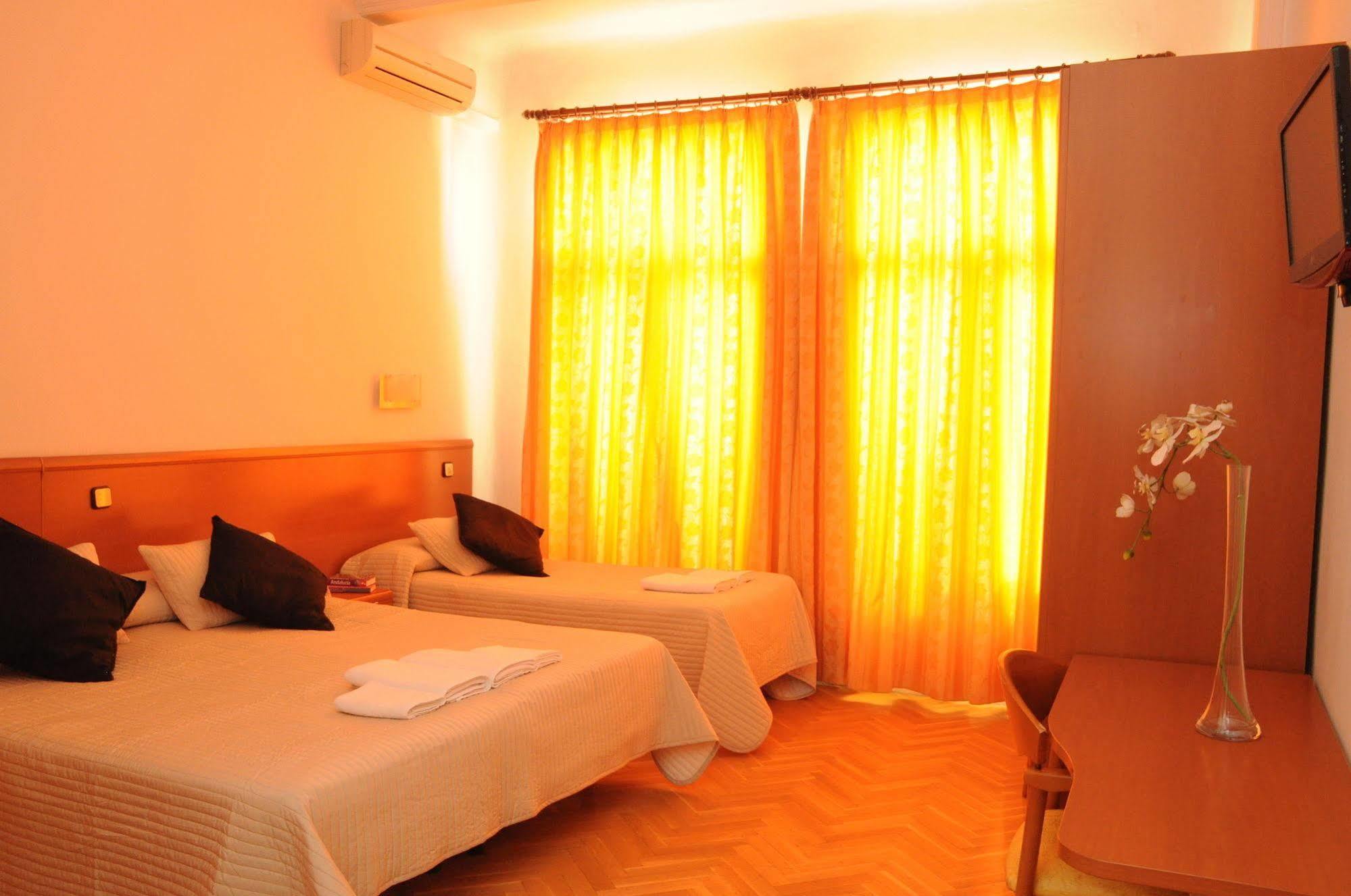 Hostal Luis XV Мадрид Экстерьер фото