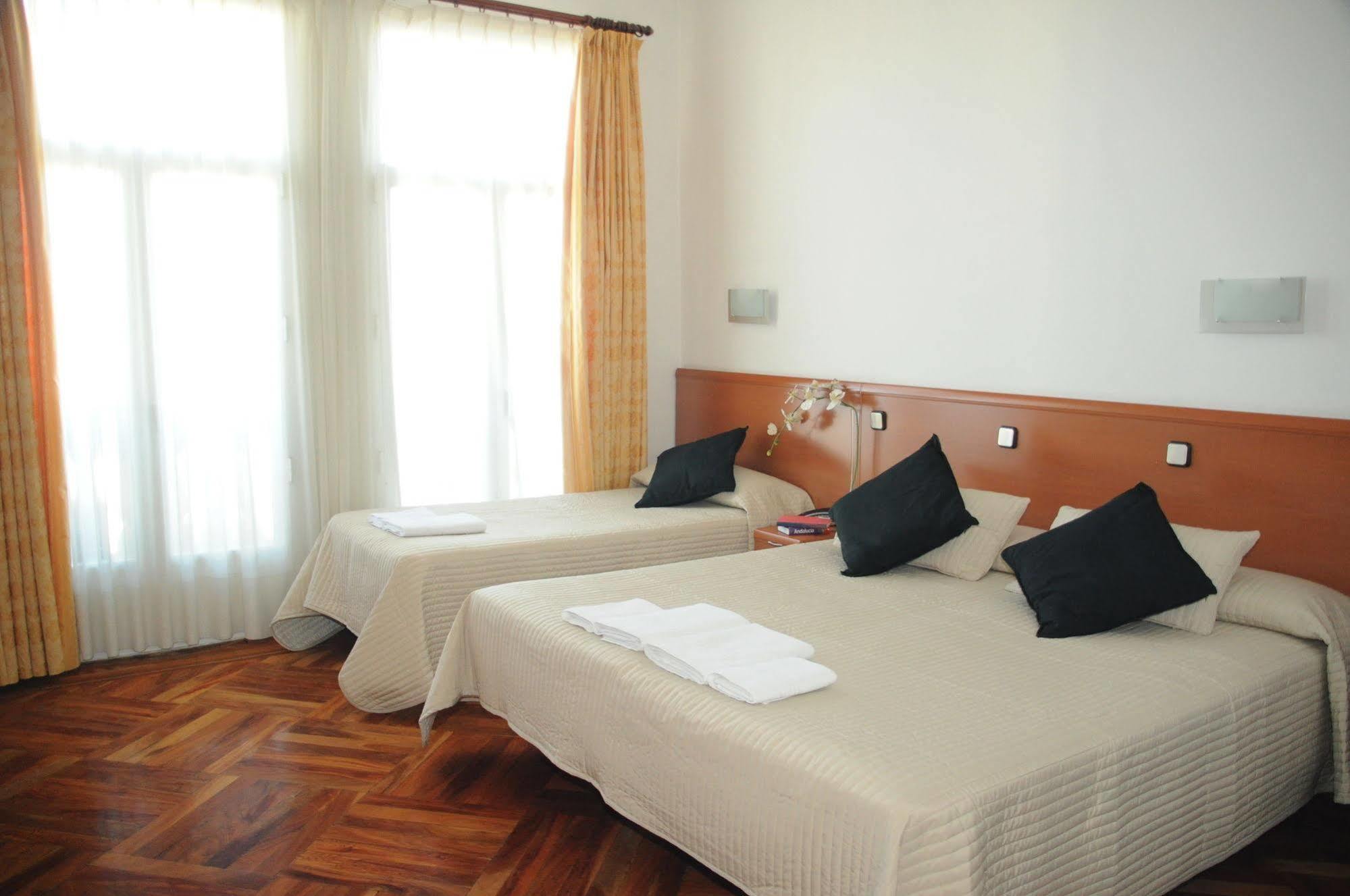 Hostal Luis XV Мадрид Экстерьер фото