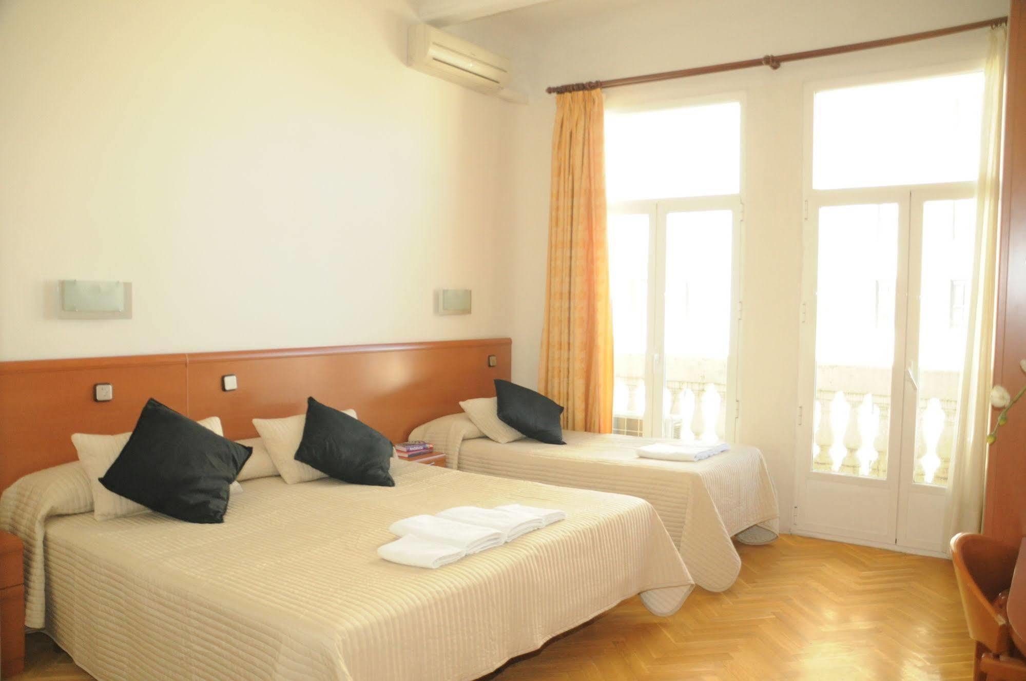 Hostal Luis XV Мадрид Экстерьер фото