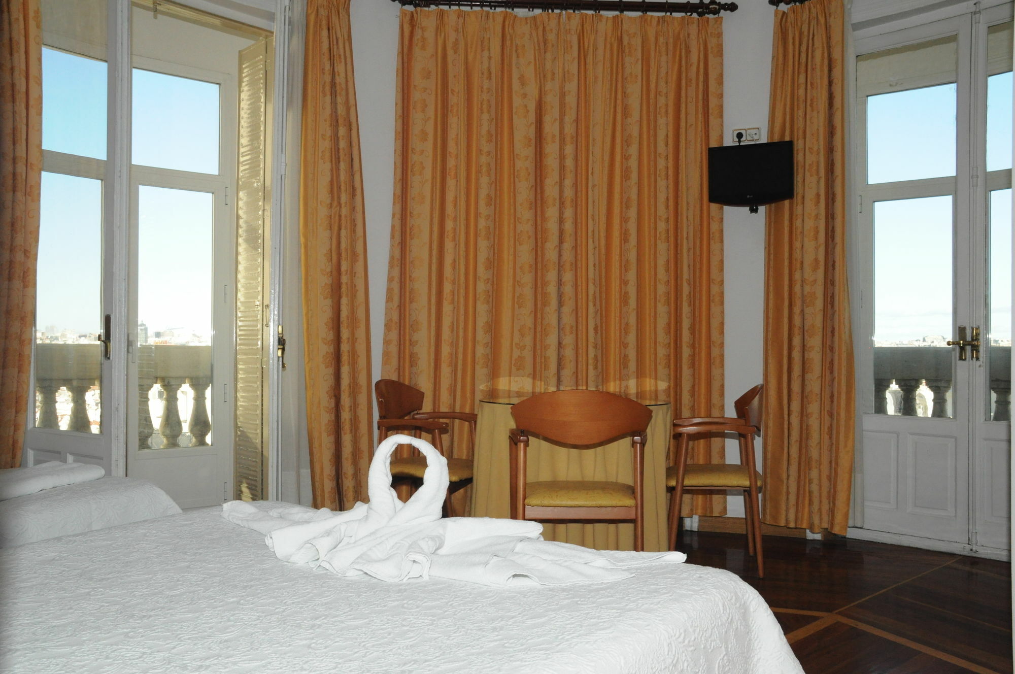 Hostal Luis XV Мадрид Экстерьер фото