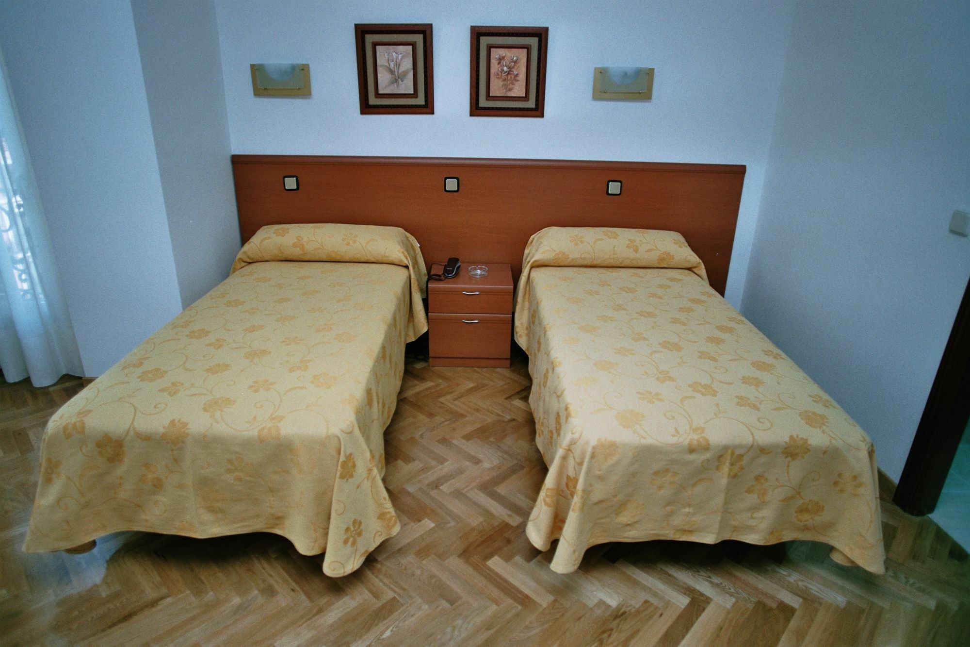 Hostal Luis XV Мадрид Экстерьер фото