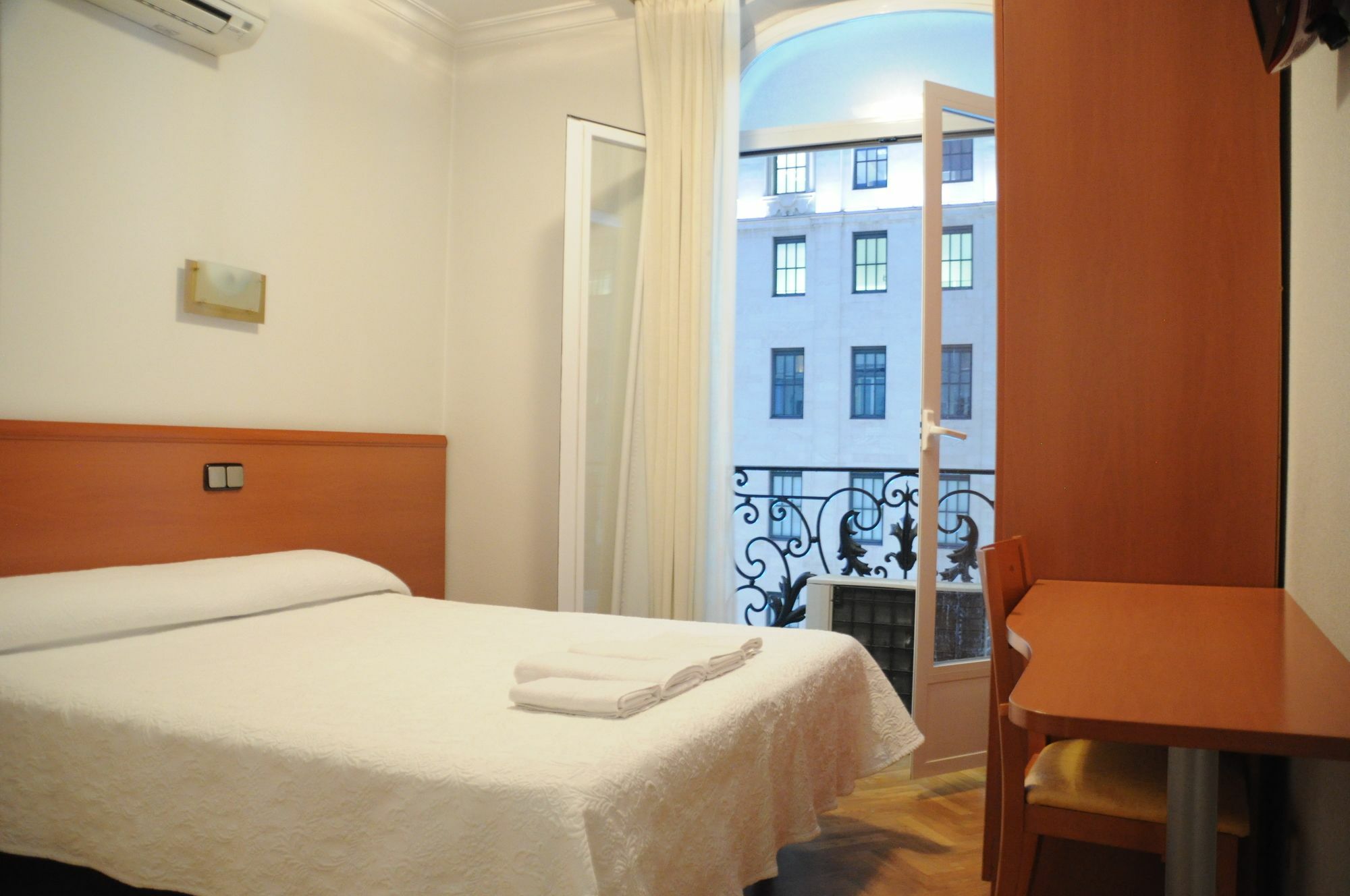 Hostal Luis XV Мадрид Экстерьер фото